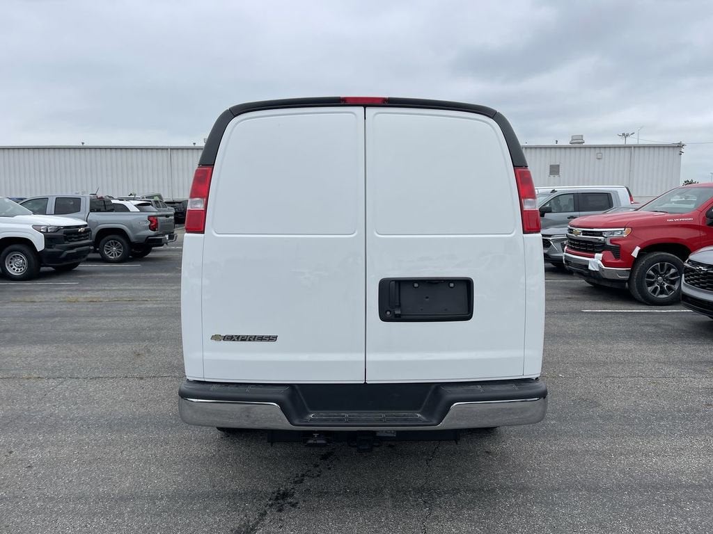 2025 Chevrolet Express Cargo WT