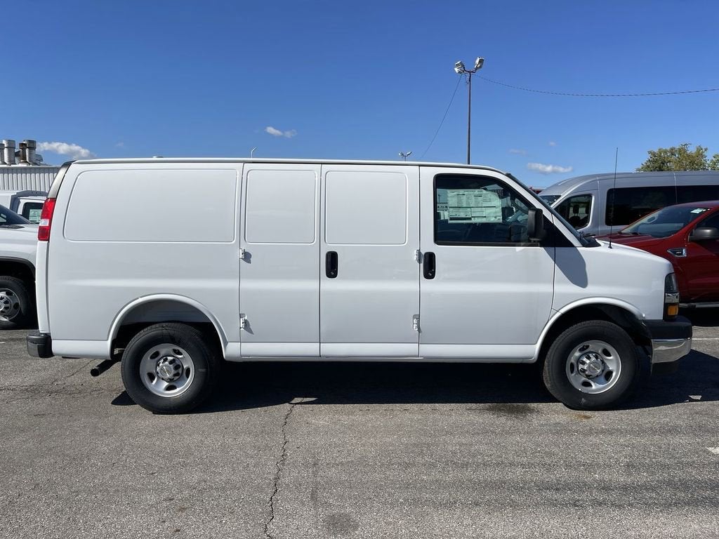2025 Chevrolet Express Cargo WT