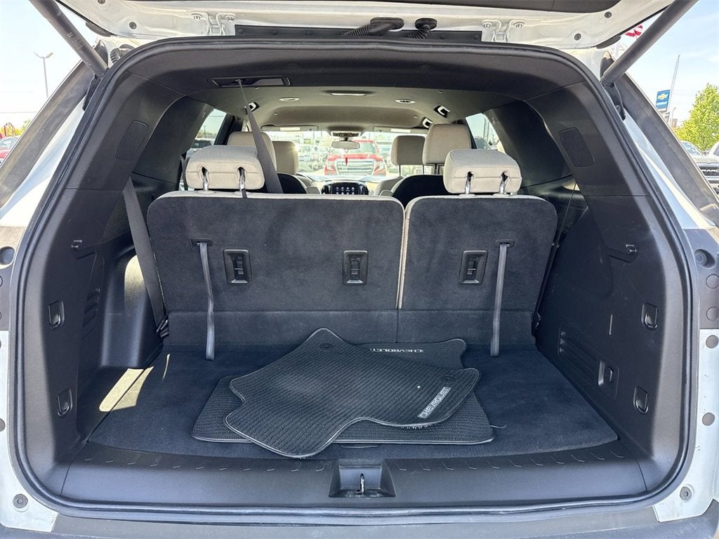 2022 Chevrolet Traverse LT Cloth