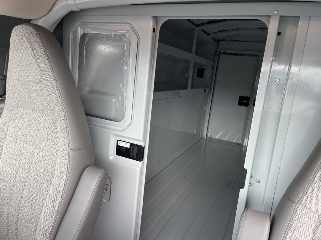 2026 Chevrolet Express Cutaway 3500 1WT