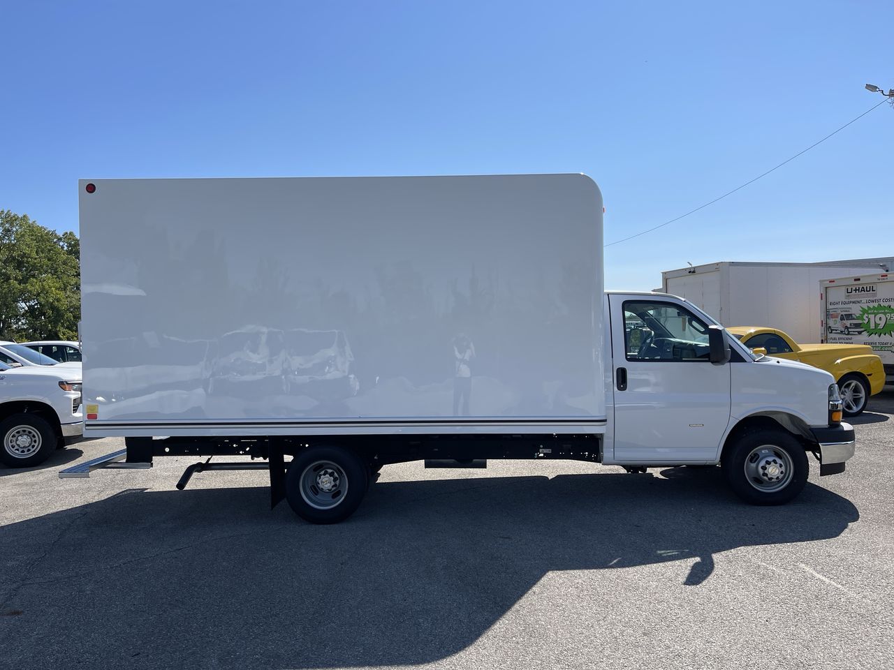 2025 Chevrolet Express Cutaway 3500 1WT