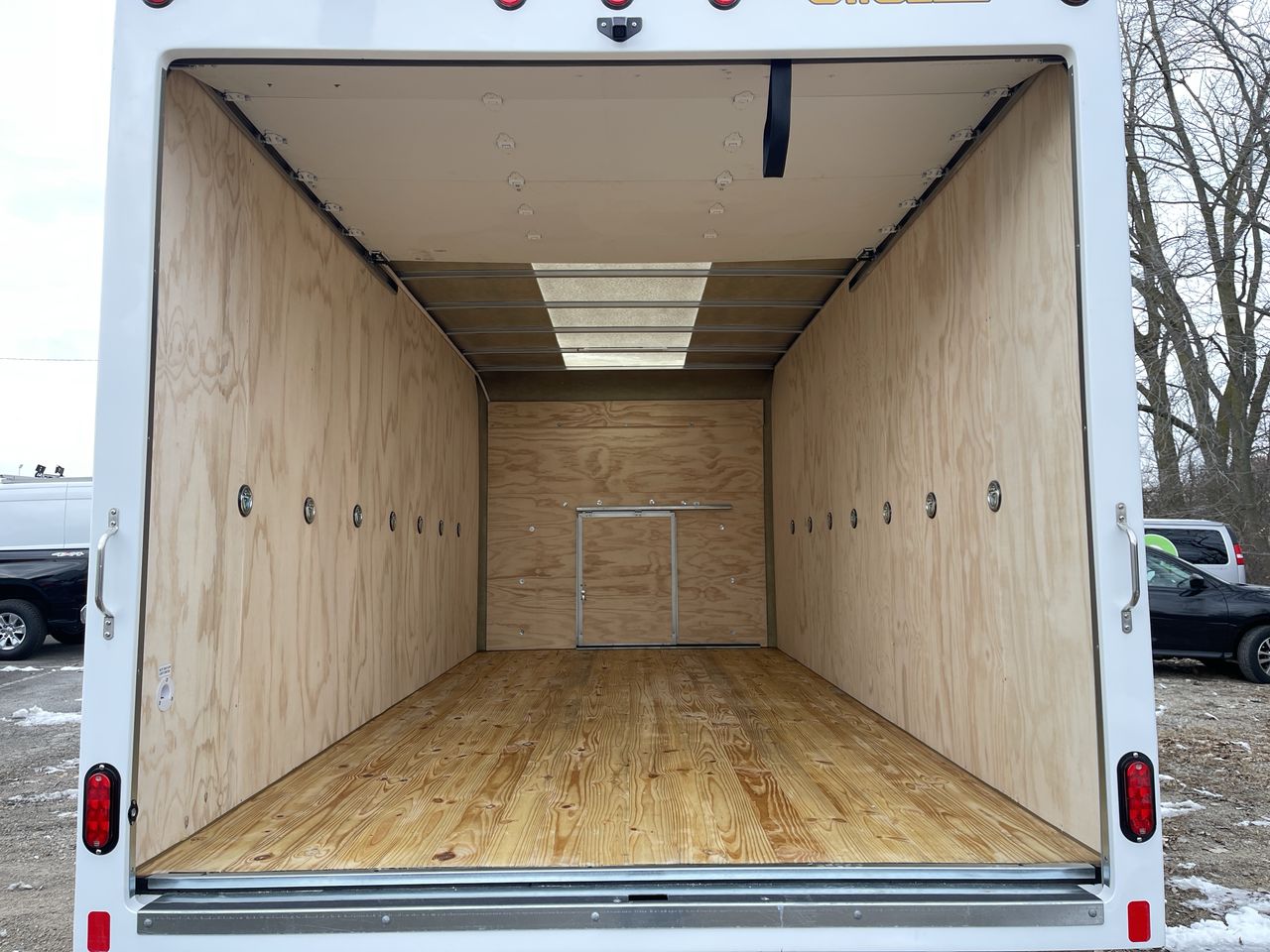 2025 Chevrolet Express Cutaway 3500 1WT