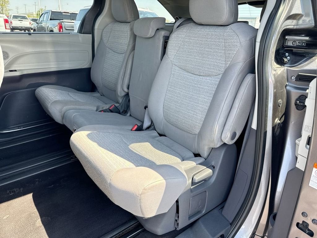 2021 Toyota Sienna LE