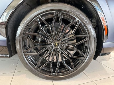 2025 Lamborghini Urus SE