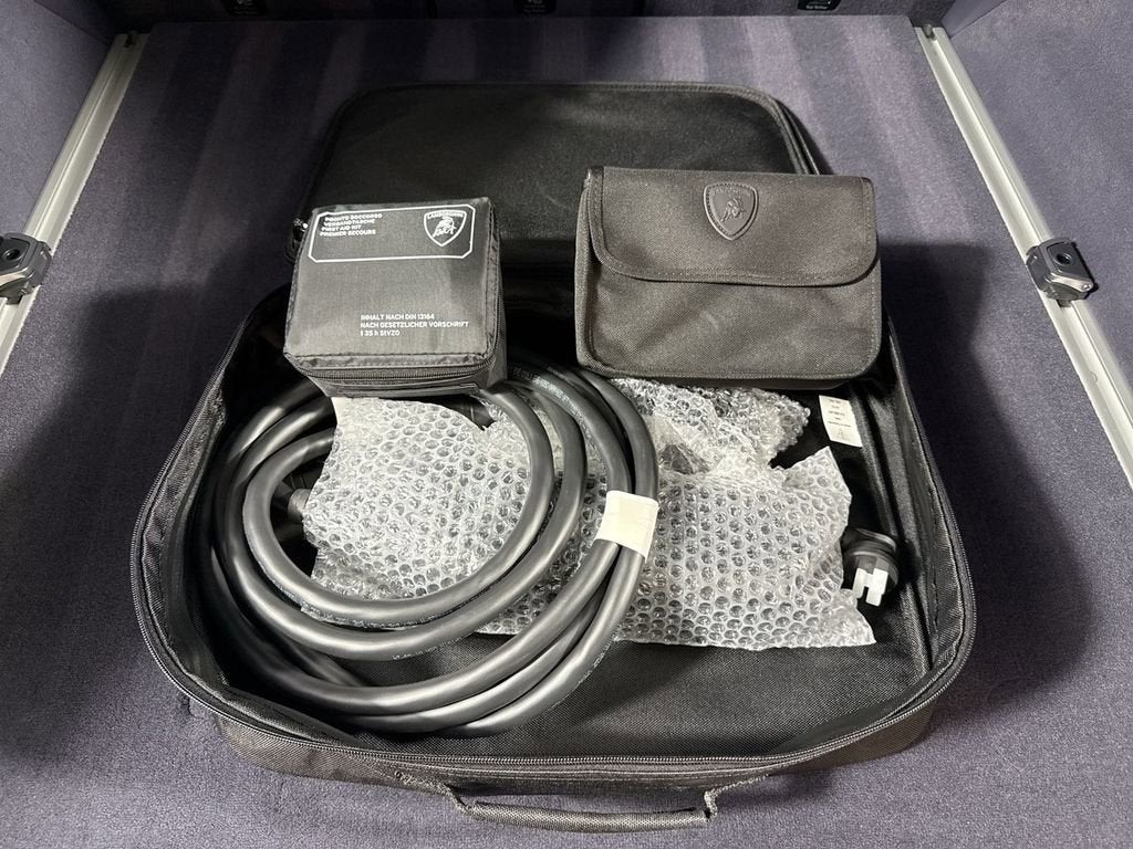 2025 Lamborghini Urus SE