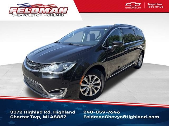 2018 Chrysler Pacifica Touring L's photo
