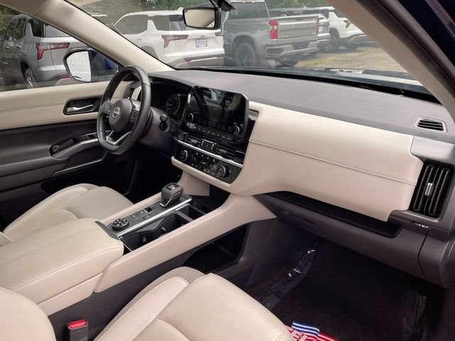 2023 Nissan Pathfinder SL 4WD