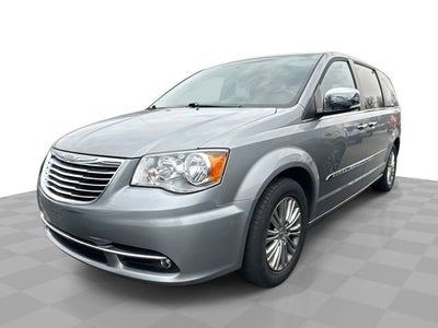 2016 Chrysler Town & Country Touring-L