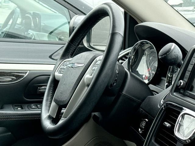 2016 Chrysler Town & Country Touring-L