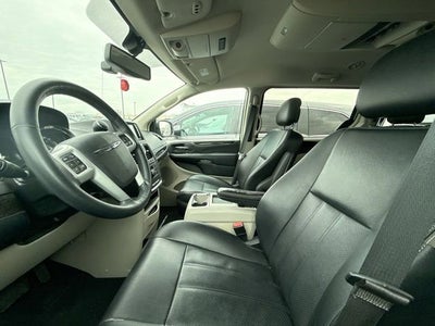 2016 Chrysler Town & Country Touring-L