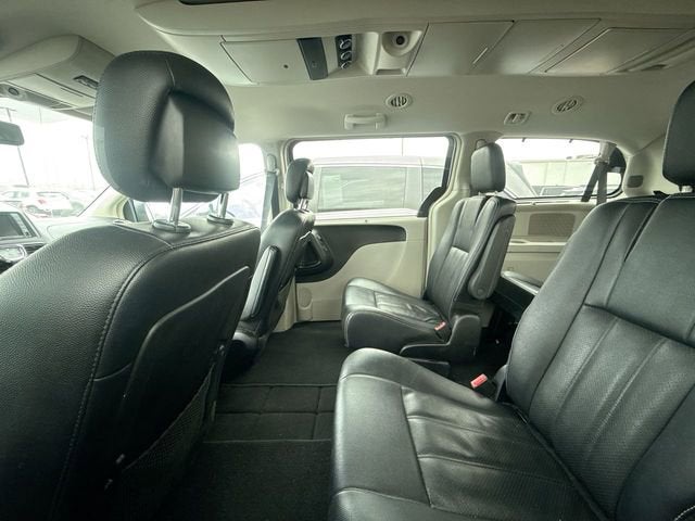 2016 Chrysler Town & Country Touring-L