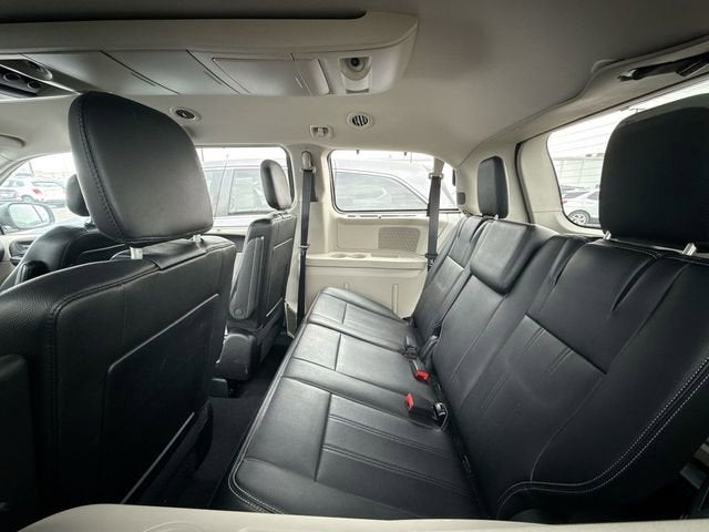 2016 Chrysler Town & Country Touring-L